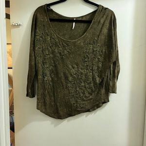 Green 3/4 sleeve top